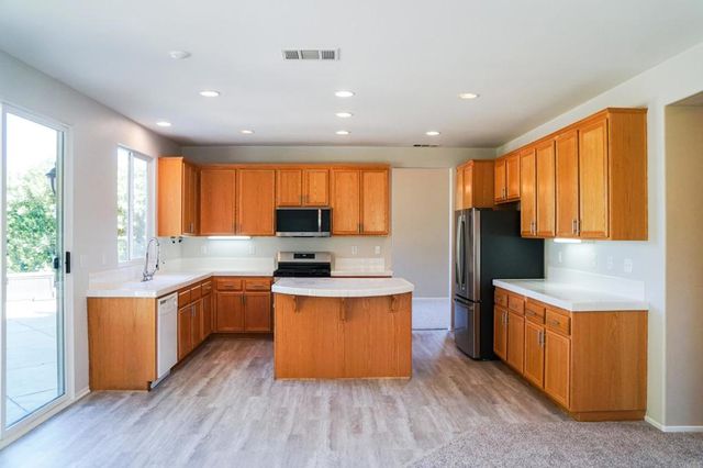 2452 Menlo Avenue, San Jacinto, CA 92583