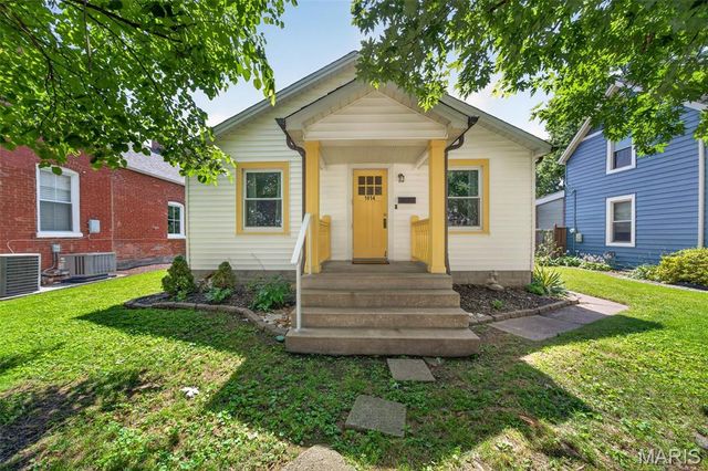 1014 N Benton Avenue, St Charles, MO 63301