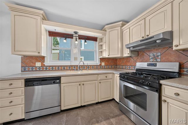1014 N Benton Avenue, St Charles, MO 63301