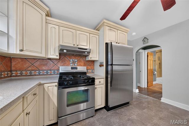1014 N Benton Avenue, St Charles, MO 63301