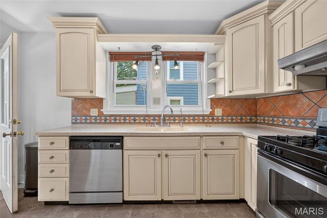1014 N Benton Avenue, St Charles, MO 63301