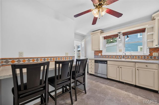 1014 N Benton Avenue, St Charles, MO 63301