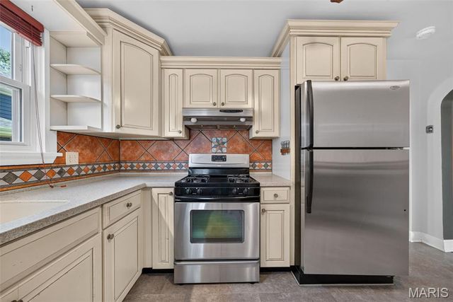 1014 N Benton Avenue, St Charles, MO 63301