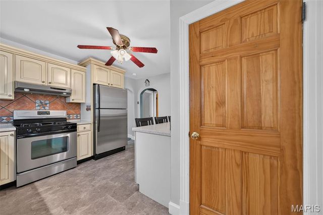1014 N Benton Avenue, St Charles, MO 63301