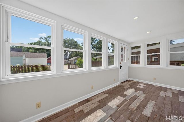 1014 N Benton Avenue, St Charles, MO 63301