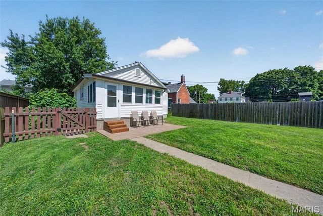 1014 N Benton Avenue, St Charles, MO 63301