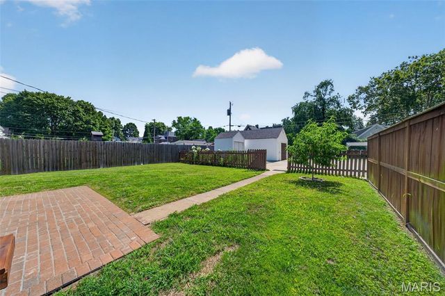 1014 N Benton Avenue, St Charles, MO 63301