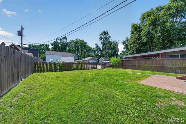 1014 N Benton Avenue, St Charles, MO 63301