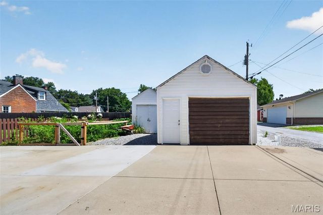 1014 N Benton Avenue, St Charles, MO 63301