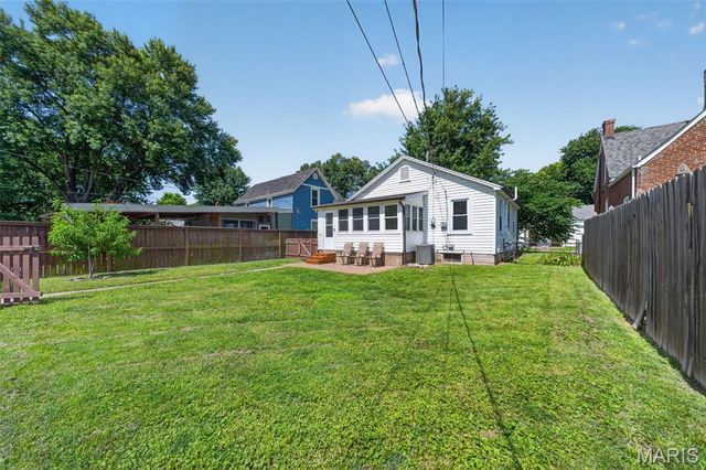1014 N Benton Avenue, St Charles, MO 63301
