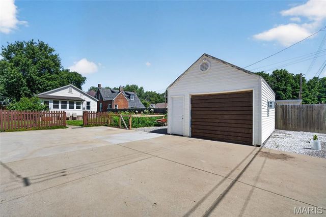 1014 N Benton Avenue, St Charles, MO 63301
