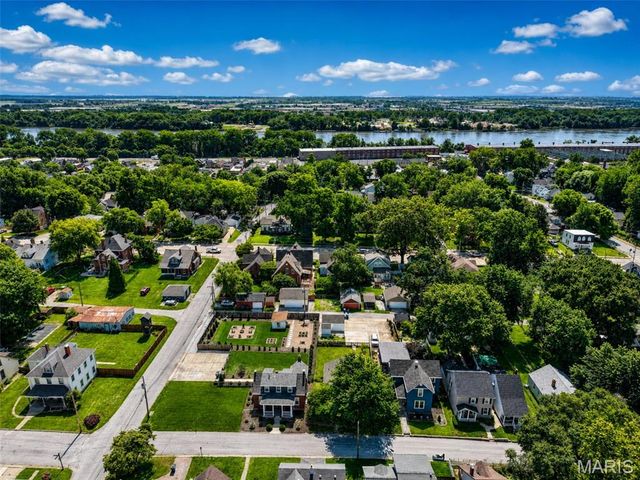1014 N Benton Avenue, St Charles, MO 63301