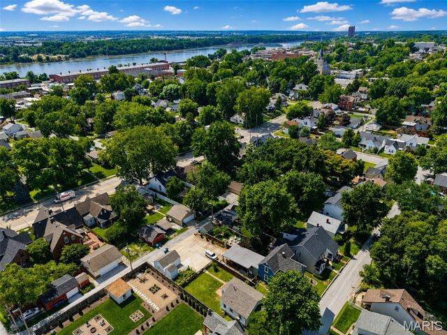 1014 N Benton Avenue, St Charles, MO 63301