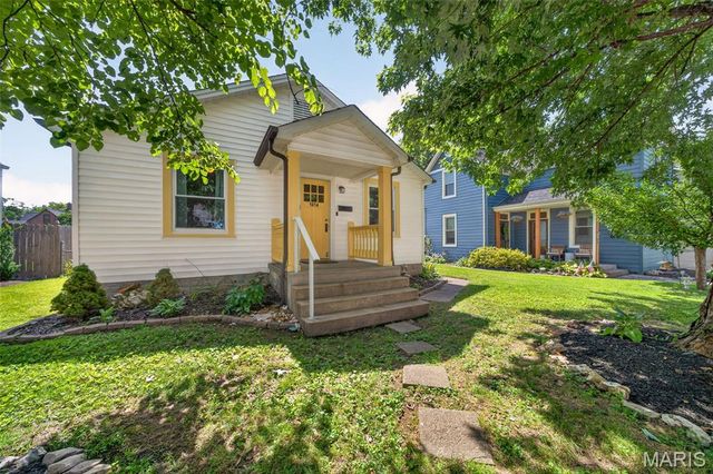 1014 N Benton Avenue, St Charles, MO 63301