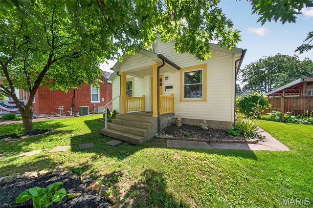 1014 N Benton Avenue, St Charles, MO 63301
