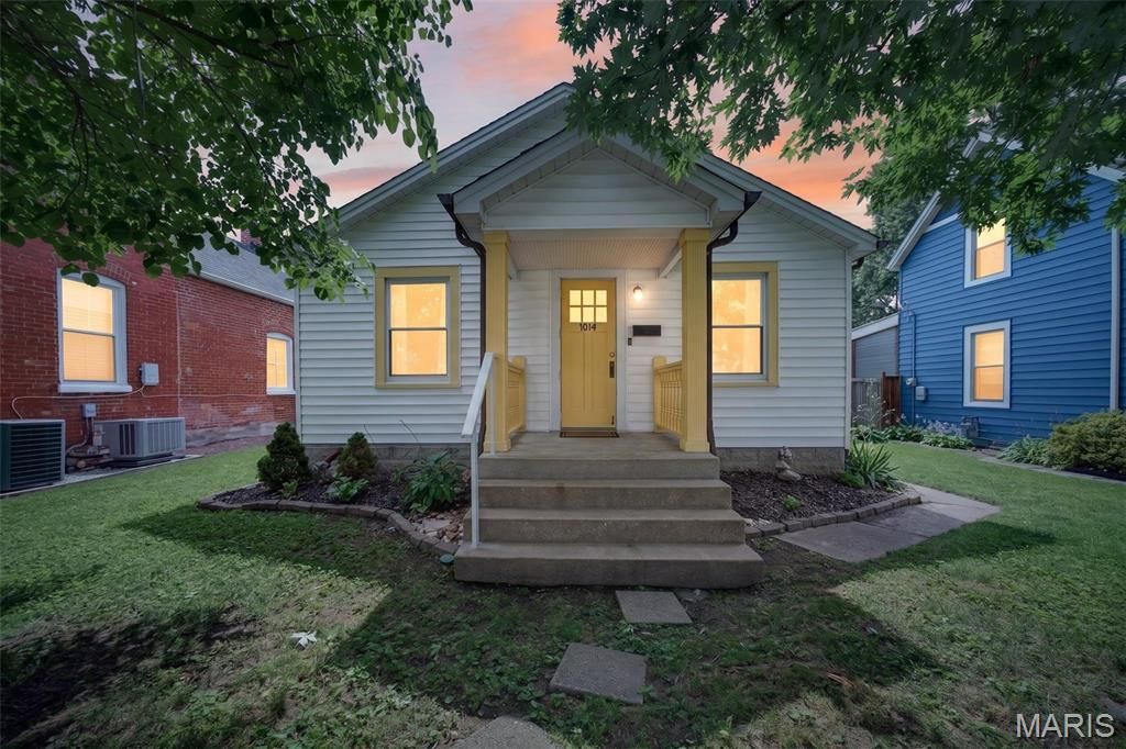 1014 N Benton Avenue, St Charles, MO 63301