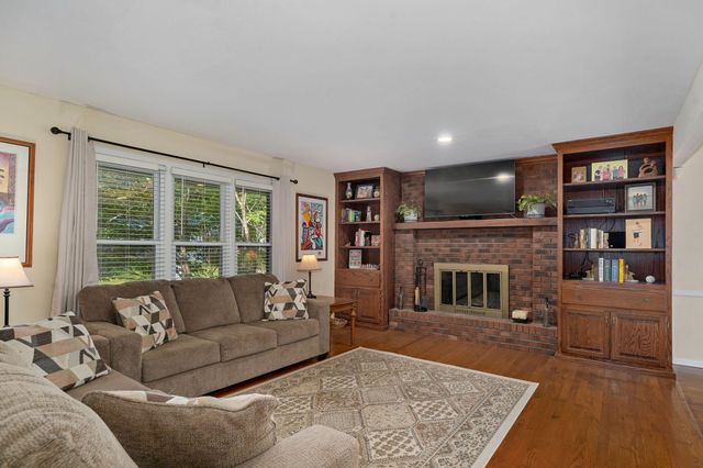 2081 E Adolphus Court, Springfield, MO 65804