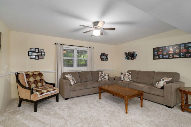 2081 E Adolphus Court, Springfield, MO 65804