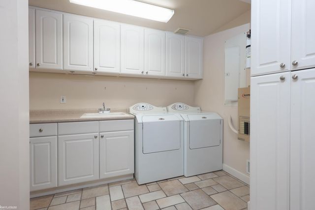 2806 Woodstock Drive, Port Huron, MI 48060