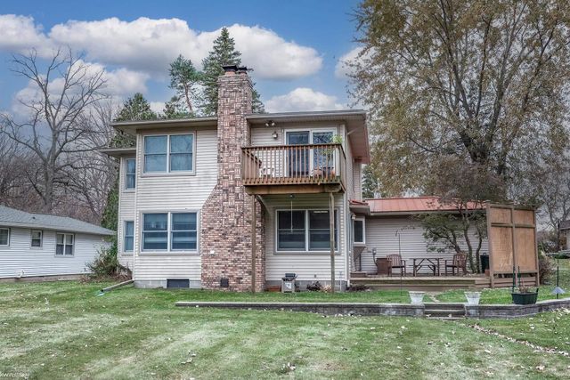 2806 Woodstock Drive, Port Huron, MI 48060