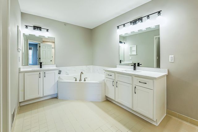 2865 Barclay Way, Ann Arbor, MI 48105