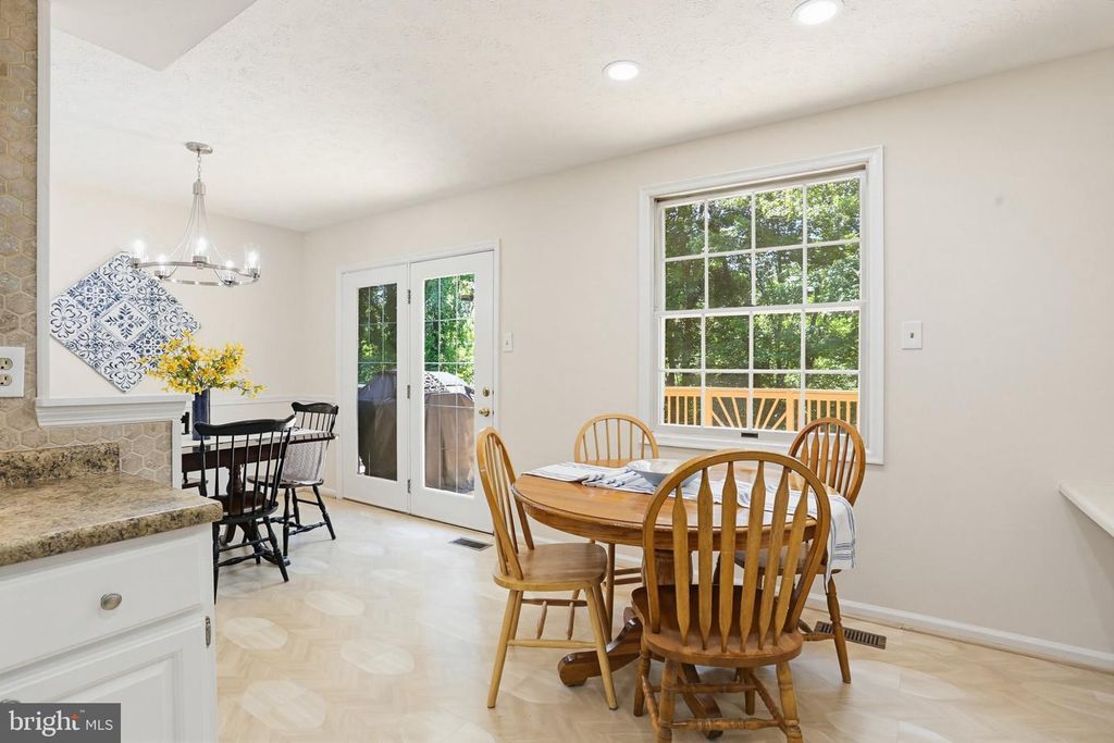 Image 10 of property listing at 17 WENSLEY DALE CT, Owings Mills, MD 21117