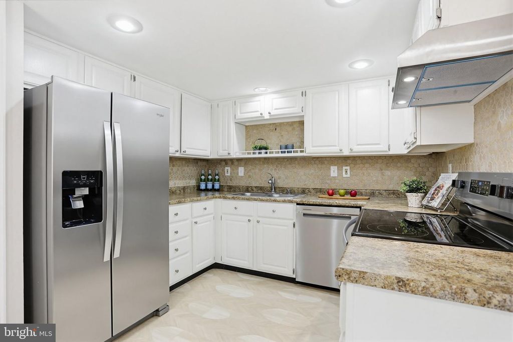 Image 13 of property listing at 17 WENSLEY DALE CT, Owings Mills, MD 21117