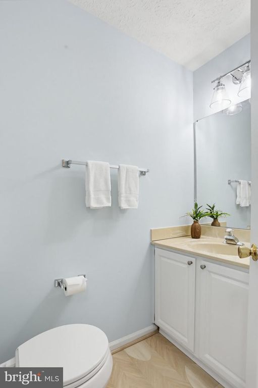 Image 14 of property listing at 17 WENSLEY DALE CT, Owings Mills, MD 21117