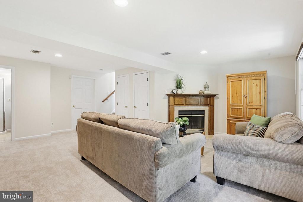 Image 27 of property listing at 17 WENSLEY DALE CT, Owings Mills, MD 21117
