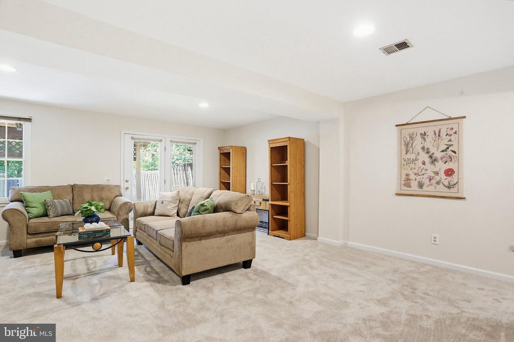 Image 28 of property listing at 17 WENSLEY DALE CT, Owings Mills, MD 21117