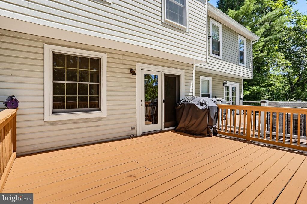Image 34 of property listing at 17 WENSLEY DALE CT, Owings Mills, MD 21117
