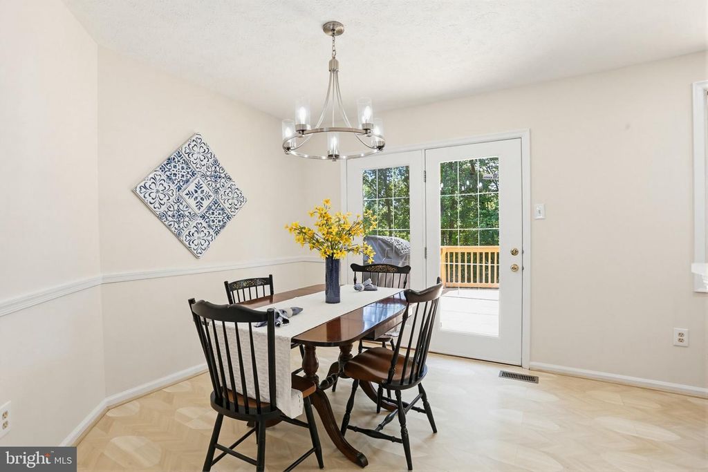 Image 6 of property listing at 17 WENSLEY DALE CT, Owings Mills, MD 21117