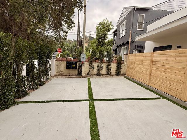 2705 Benedict Street, Los Angeles, CA 90039