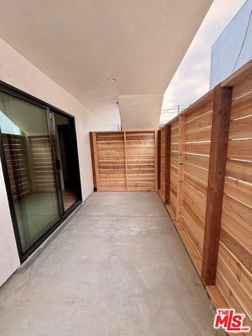 2705 Benedict Street, Los Angeles, CA 90039