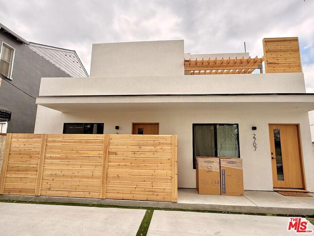 2705 Benedict Street, Los Angeles, CA 90039