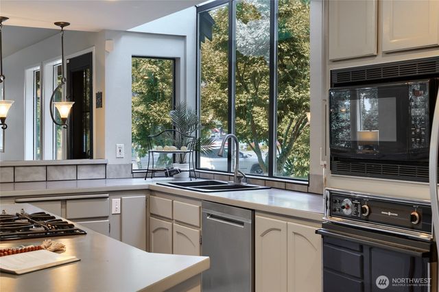 627 N Waugh Road, Mount Vernon, WA 98273
