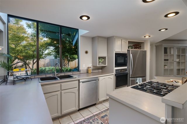 627 N Waugh Road, Mount Vernon, WA 98273