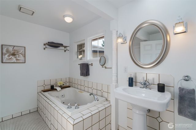 627 N Waugh Road, Mount Vernon, WA 98273