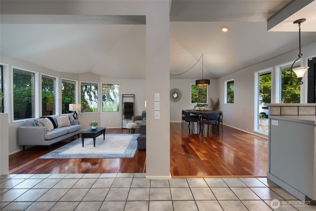 627 N Waugh Road, Mount Vernon, WA 98273