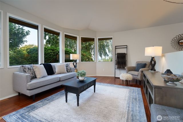 627 N Waugh Road, Mount Vernon, WA 98273