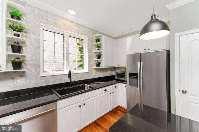25504 HEATHFIELD CIR, Chantilly, VA 20152