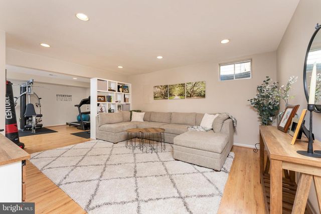 25504 HEATHFIELD CIR, Chantilly, VA 20152