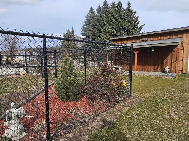 647 Elm Tree Dr, Colville, WA 99114