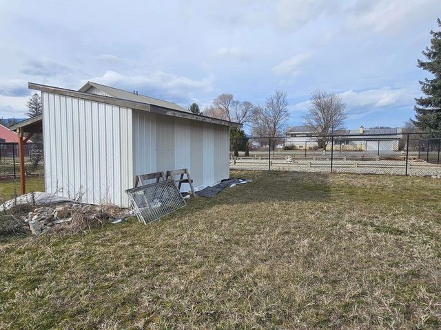 647 Elm Tree Dr, Colville, WA 99114