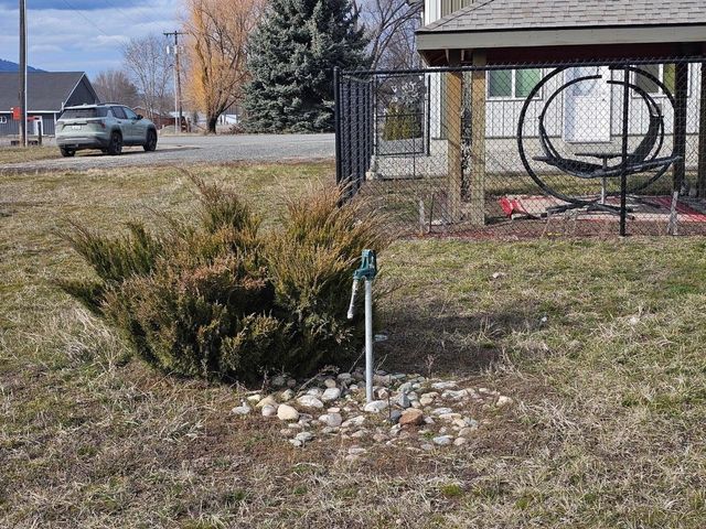 647 Elm Tree Dr, Colville, WA 99114