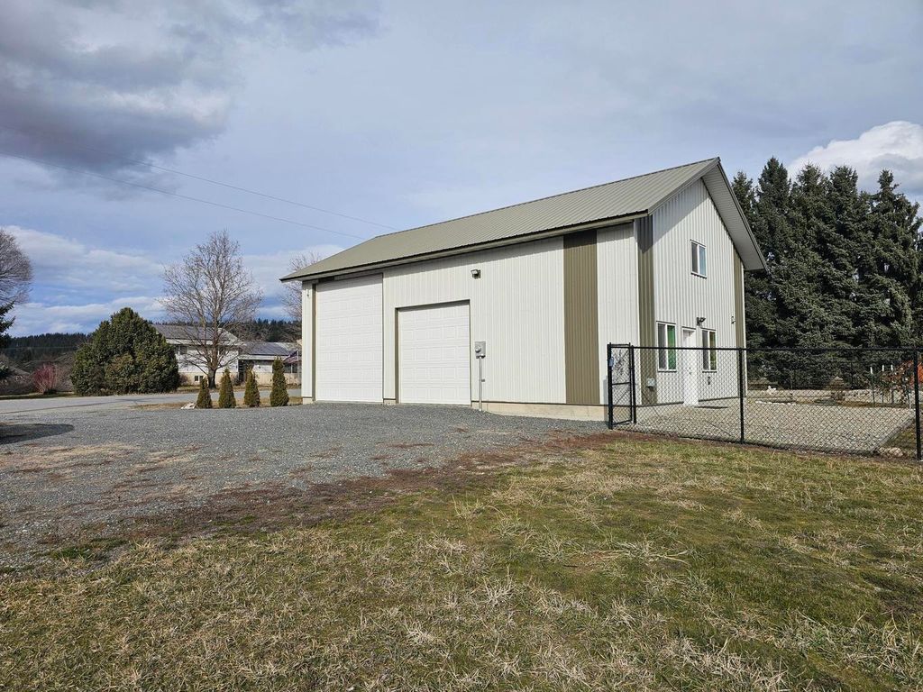 647 Elm Tree Dr, Colville, WA 99114