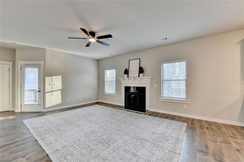 Image 12 of property listing at 5780 Winding Lakes Drive, Cumming, GA 30028