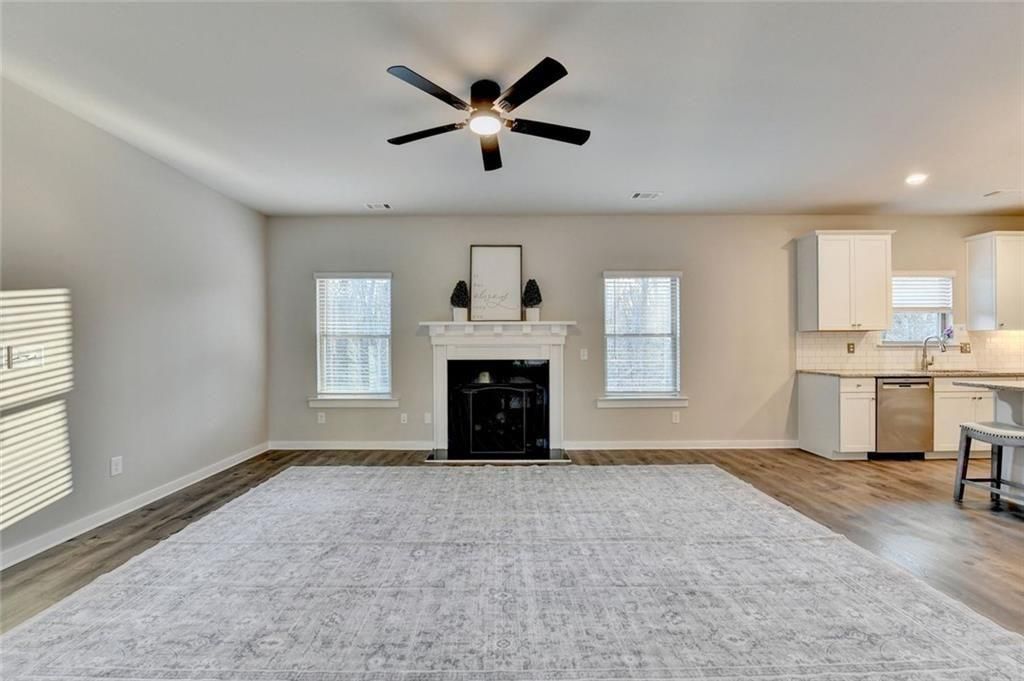 Image 13 of property listing at 5780 Winding Lakes Drive, Cumming, GA 30028