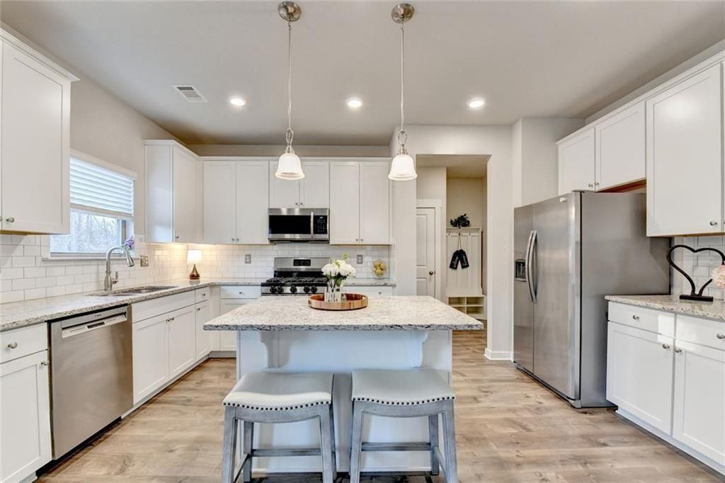 Image 19 of property listing at 5780 Winding Lakes Drive, Cumming, GA 30028