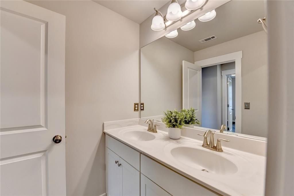 Image 32 of property listing at 5780 Winding Lakes Drive, Cumming, GA 30028